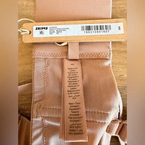 SKIMS Strapless Ultimate Push-up Bra - Picture 3 of 3